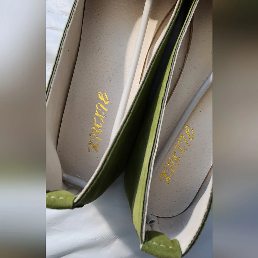 HP! NWOT Green suede flats - Picture 7 of 8